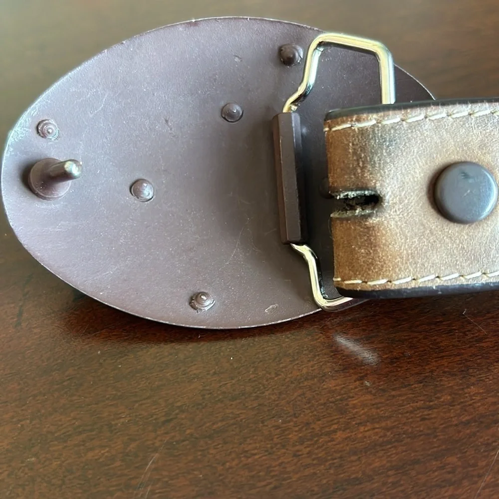 Nacona Texas long horn on buckle with  barb wire stitching youth unisex sz 26”